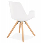 Skandinavischer Designstuhl mit ARUM Füßen naturfarbenen Holzarmlehnen (weiß)