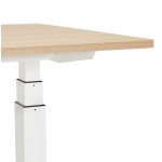 Bureau assis debout électrique en bois pieds blancs KESSY (140x70 cm) (finition naturelle)
